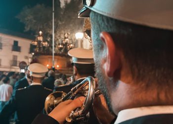 Componente de la Agrupación Musical Cristo de Gracia tras Nuestro Padre Jesús de la Salud de Puerta Nueva